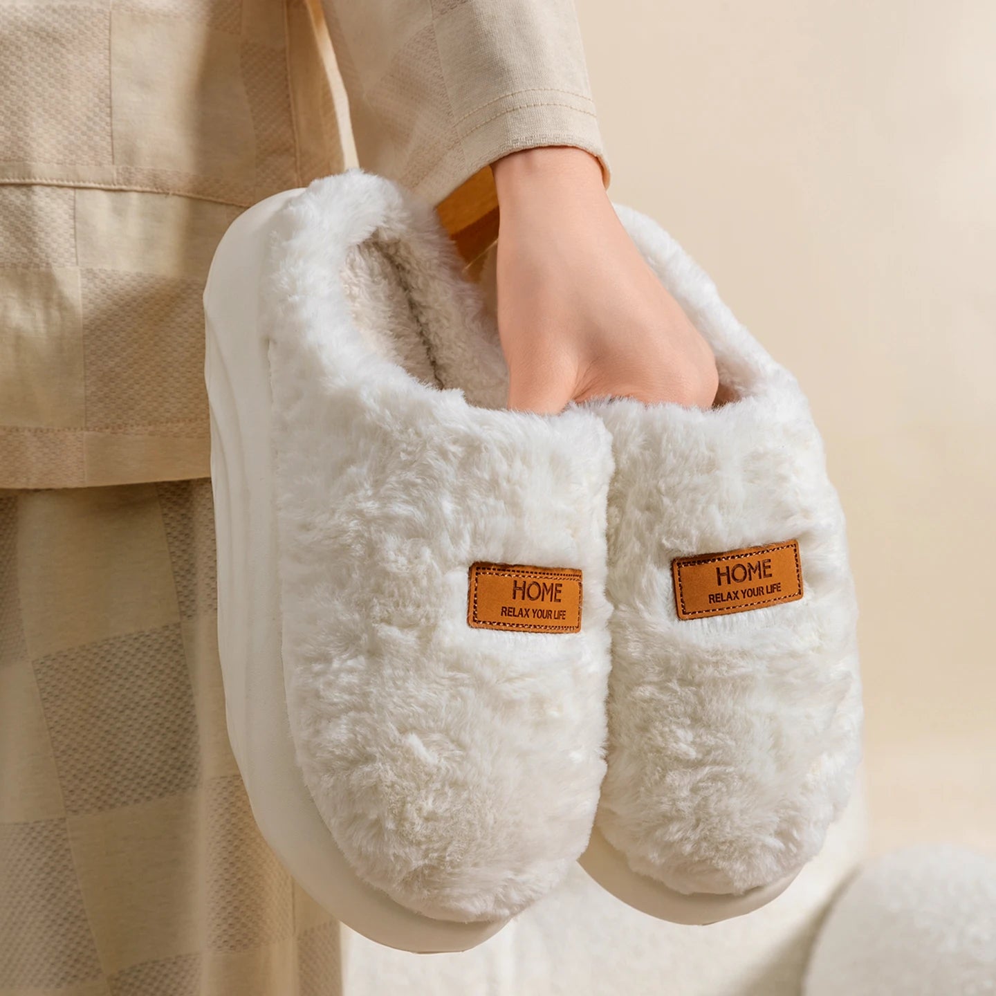 Flauschige Damenhausschuhe