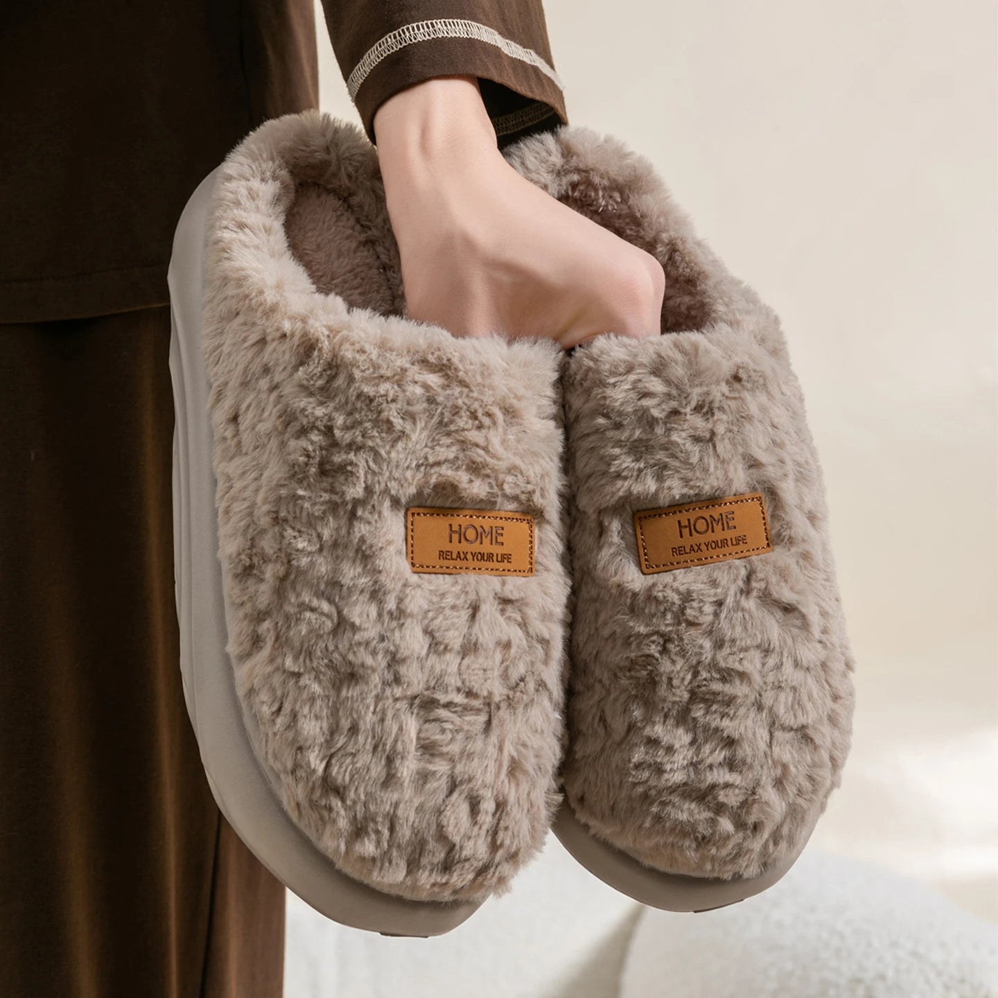 Flauschige Damenhausschuhe