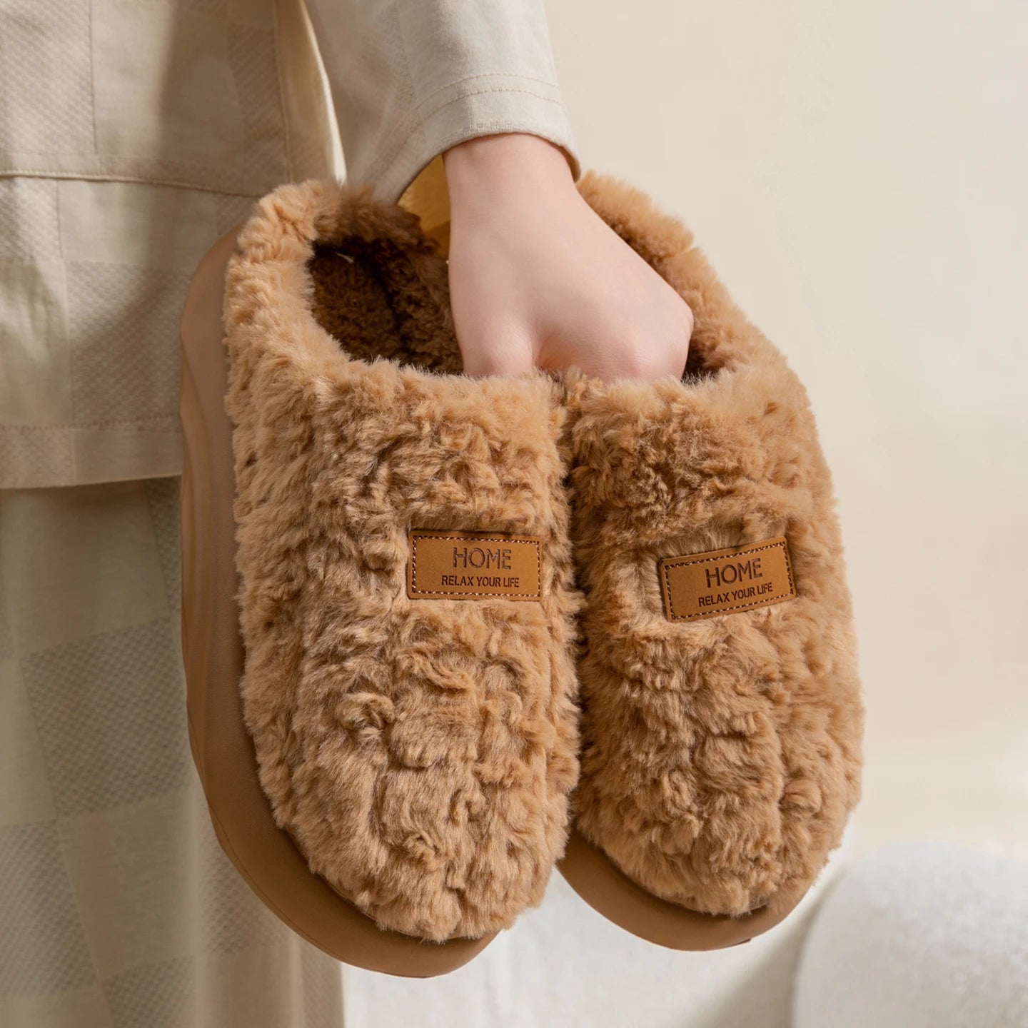 Flauschige Damenhausschuhe