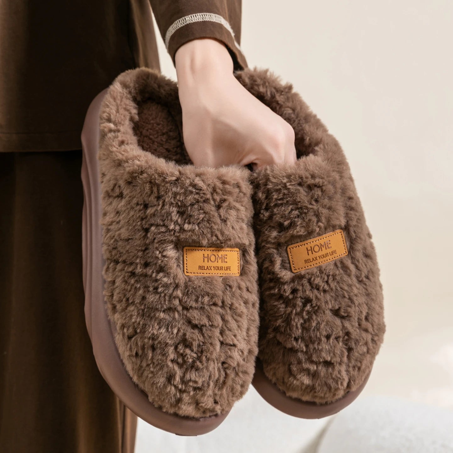 Flauschige Damenhausschuhe